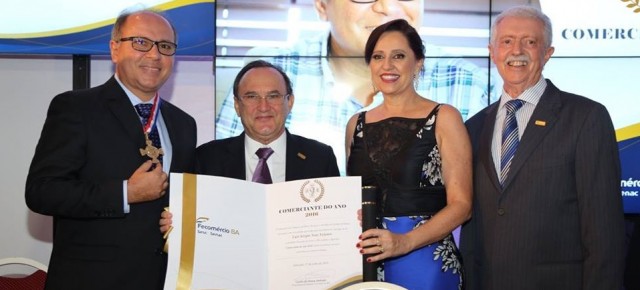 Cerimônia premia diretor Sérgio Velanes