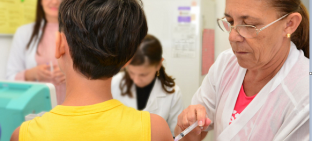 Meninos começam a ser vacinados contra HPV 